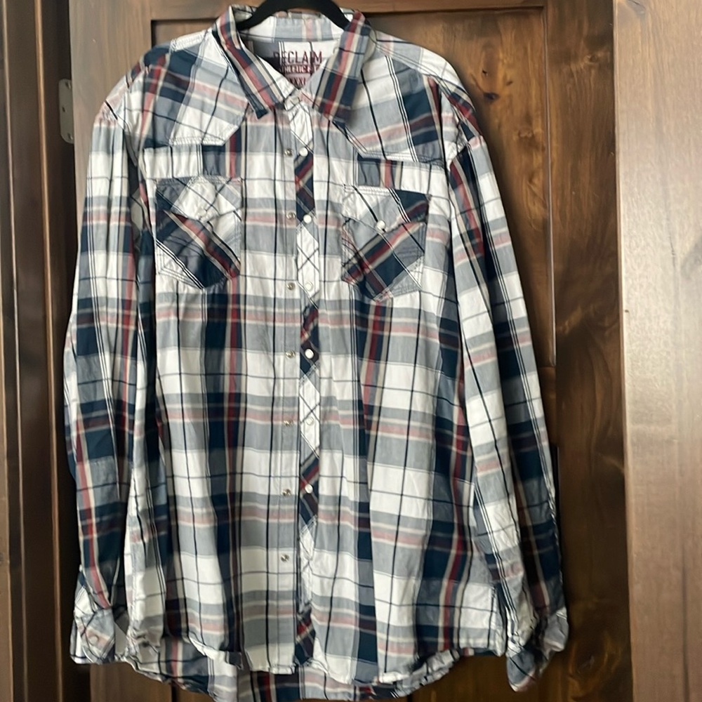 Men’s size 3XL athletic fit button down with pearl snaps.